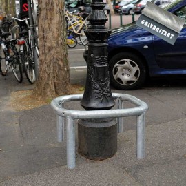 Barana de protecció encaixable per elements urbans